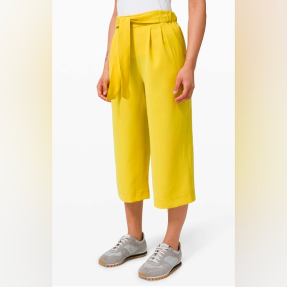 lululemon athletica Pants - EUC Lululemon Noir Crop - Size 12 - Soleil